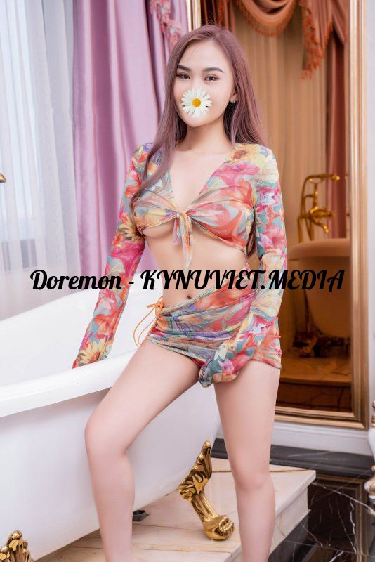 uyen-linh-hot-girl-2k1-de-thuong-duyen-dang-body-nuot-nong-bong-2146731-original.jpg